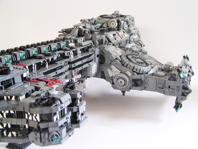 Illustration for article titled The battlecruiser Hyperion from Starcraft II, à la LEGO